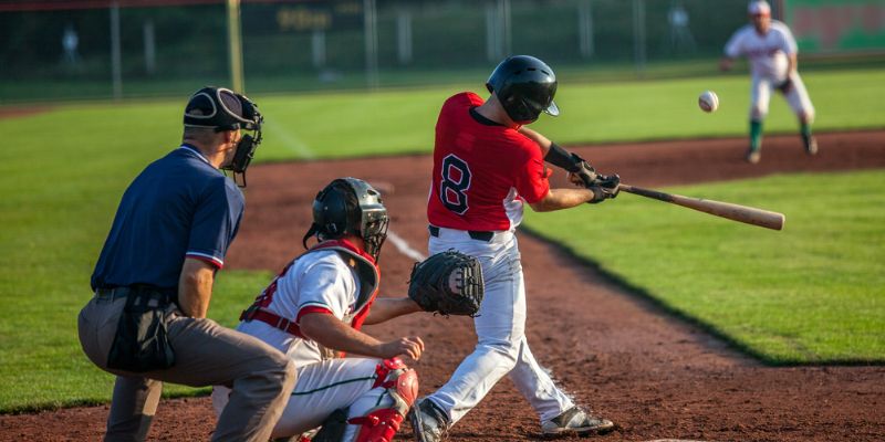 Luật chơi bóng chày về cách chạy gôn và ghi điểm